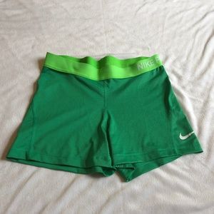 Women's Nike Shorts - EUC